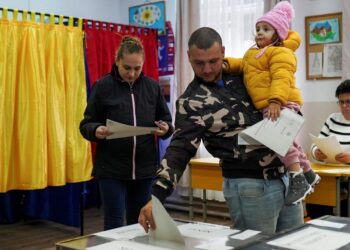 Romanian leftists ahead of resurgent far right in election, exit poll shows