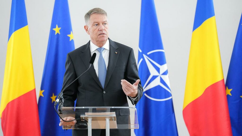 Romanian president urges political leaders to prioritize stability after Social Democrats withdraw from govt. negotiations