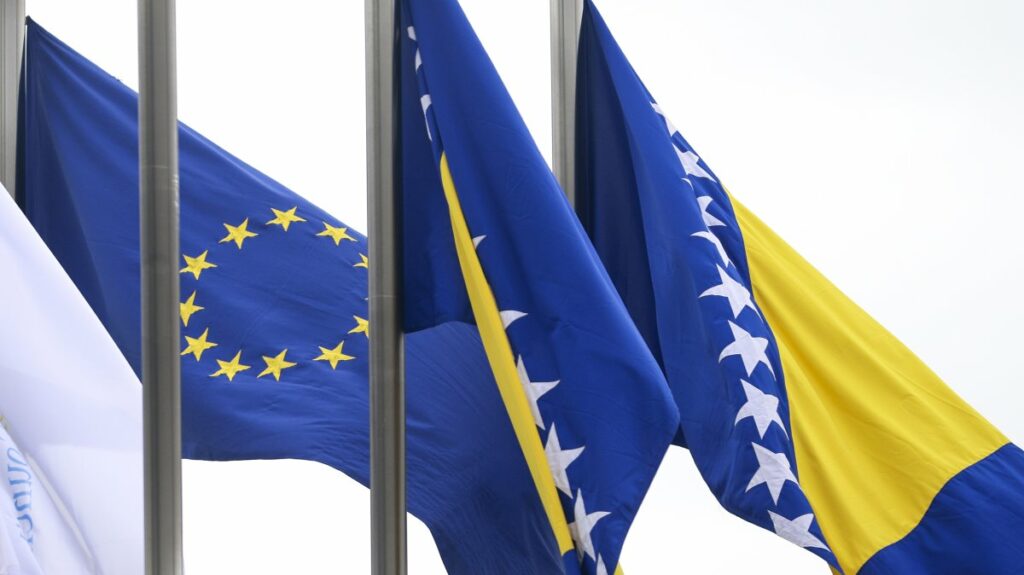 Serb legislators in Bosnia-Herzegovina halt EU membership efforts