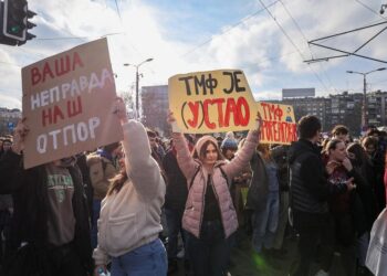 Serbian students block classes to protest roof collapse deaths