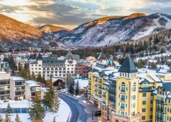 Small Towns in the US That Look Like Europe Over the Holidays Small Towns in the US That Look Like Europe Over the Holidays