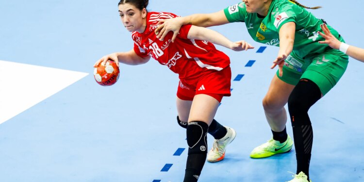 Stellar Zsófi Szemerey extends Hungary’s winning streak at EHF EURO