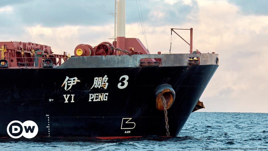 Swedish police board Chinese ship to observe cables probe – DW – 12/19/2024