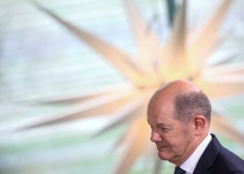 The EU’s two biggest economies are grappling with political uncertainty The EU’s two biggest economies are grappling with political uncertainty