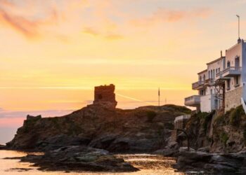 The picture-perfect Greek beach with insanely blue water loved by locals | Travel News | Travel