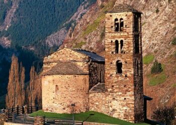 The tiny country squeezed between two giant neighbours | World | News