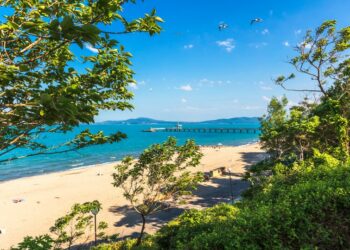 UK tourists handed major boost as two European countries ‘lift restrictions’