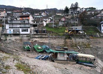 ‘Scary’ drought empties one of Bosnia’s largest lakes