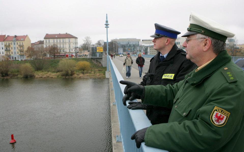 German and Polish border agents on the Stadtbruecke bridge between Slubice and Frankfurt an der Oder