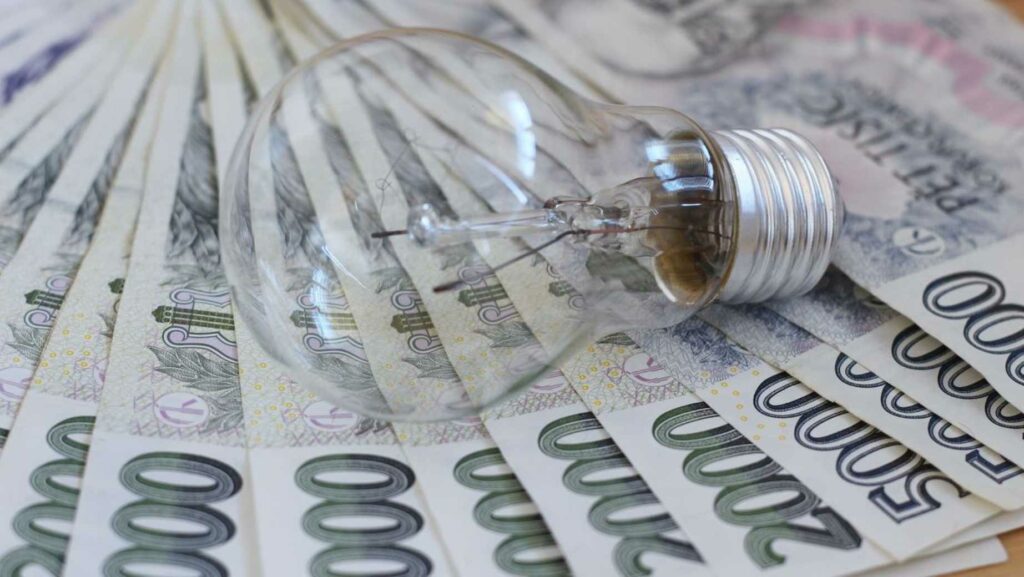 Czechs Face EU’s Highest Electricity Prices Amid Export Surge