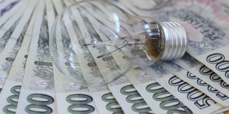 Czechs Face EU’s Highest Electricity Prices Amid Export Surge