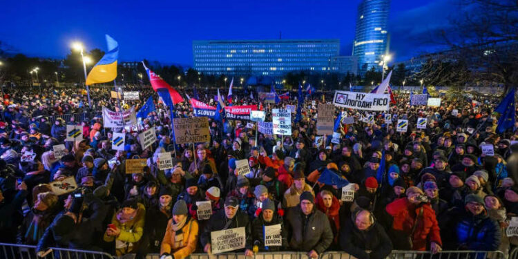 Thousands protest in Slovakia against government’s Ukraine policy