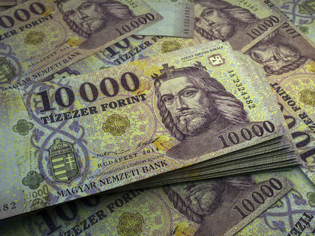 Hungary’s minimum wage among the lowest in the EU – See how it measures up against its neighbours