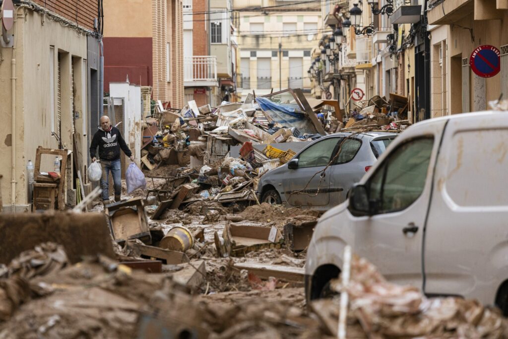 Spain asks for €4.4 billion of EU money to pay for emergency flood relief work in Valencia