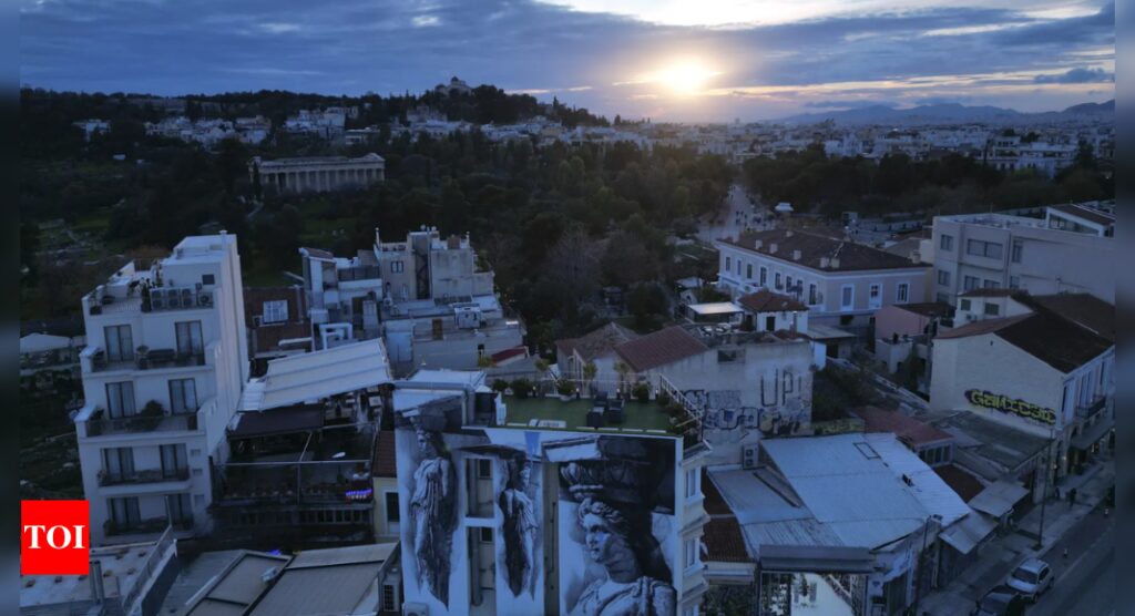 2,000-year-old statue is found abandoned in a garbage bag in Greece