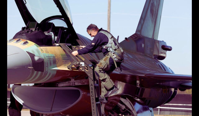 Defense Minister: Bulgaria Awaits First F-16 Fighter Jets in 2025 Amid Optimistic Defense Outlook – Novinite.com