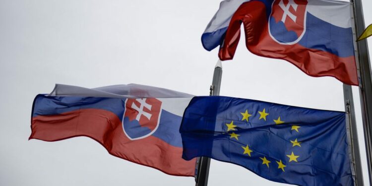 Experts warn of dangerous rhetoric as SMER MP questions Slovakia’s EU future