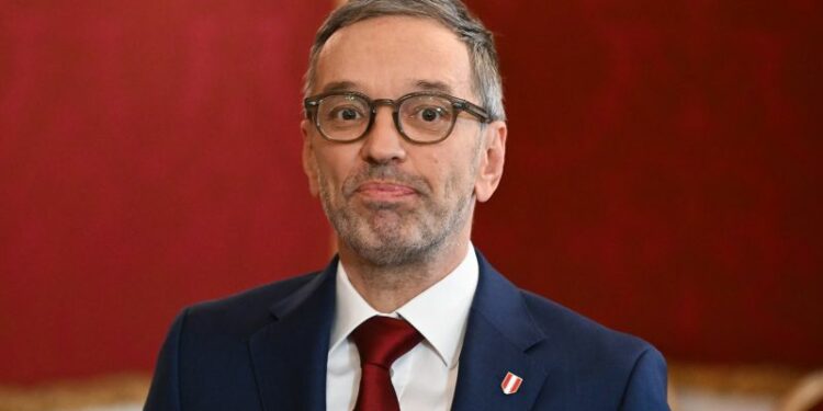 Herbert Kickl: Austrian president tasks far-right leader with forming government