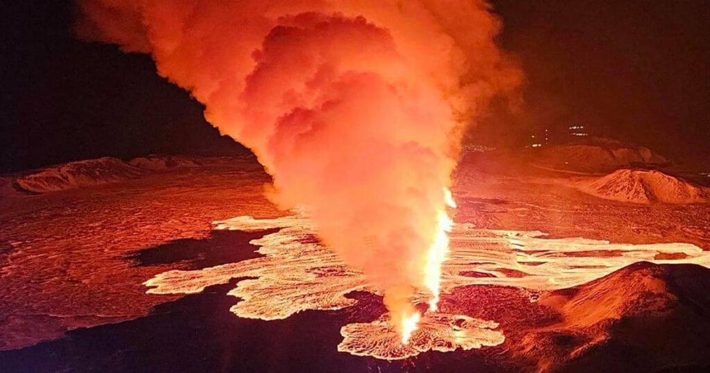 Iceland trembles before volcanic eruption near glacier