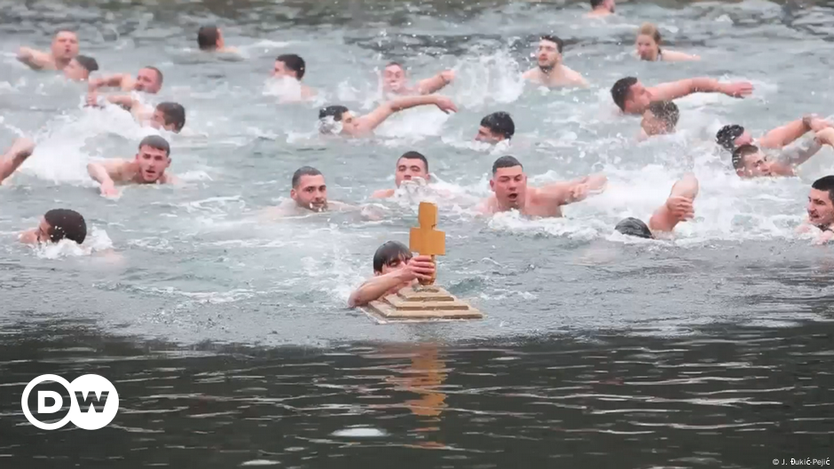In Serbia, swimmers brave icy waters for Orthodox Epiphany – DW – 01/20/2025