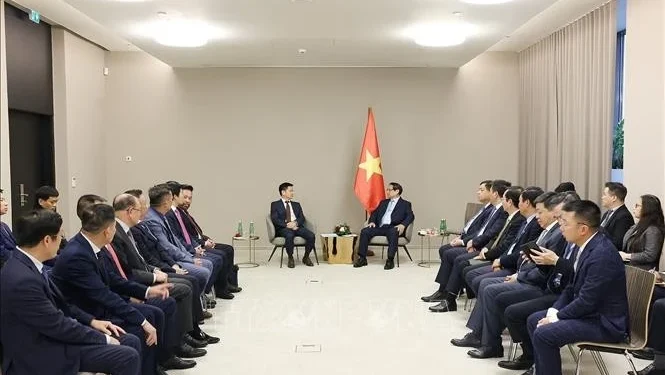 PM works with leaders of prominent Vietnamese businesses in Czech Republic, Europe