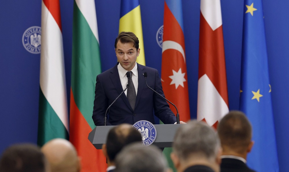 Romania flags ‘national security risk’ in sale of energy company to Hungary