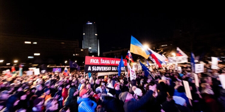 Thousands Rally Against Slovakia Seeking Closer Russia Ties