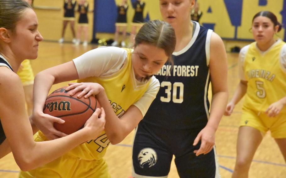 Eden Dowdy and Lexie Pollard battle for the ball.