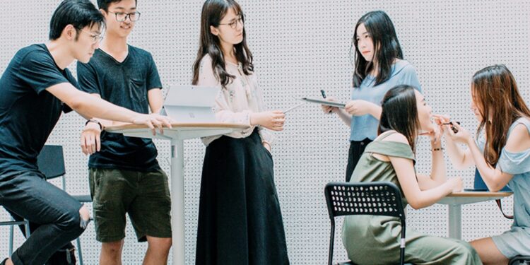 Chinese students in Italy enjoy their leisure time outside the classroom. Photo: Courtesy of Leporati