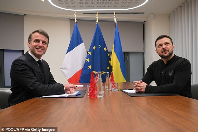 French President Emmanuel Macron with Zelensky in Brussels in December 2024