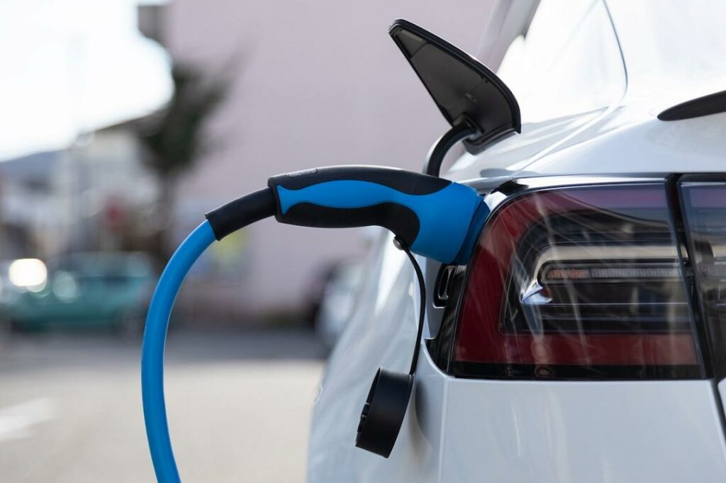 Axionet IoT wins EUR 26.8 mln EU funding to develop almost 500 EV charging stations in Romania