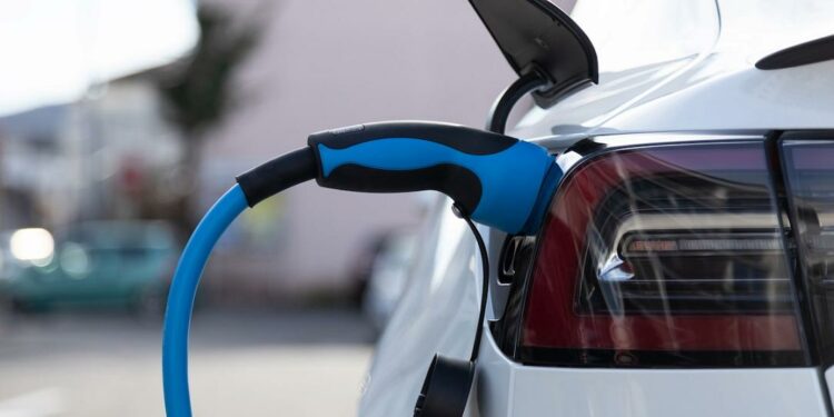 Axionet IoT wins EUR 26.8 mln EU funding to develop almost 500 EV charging stations in Romania